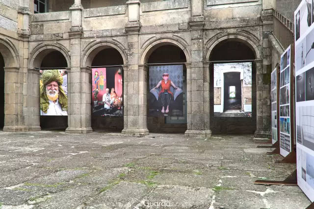 Antigo Paço Episcopal e Seminário - Pátio do conjunto arquitetónico, com exposição fotográfica (foto de 2021)