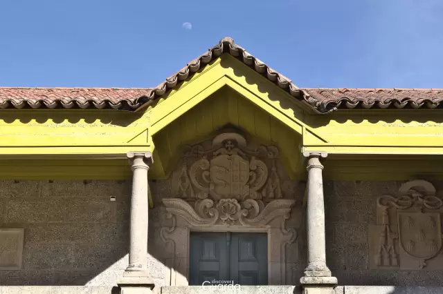 Antigo Paço Episcopal e Seminário - Pormenor de Brasão (foto de 2013)