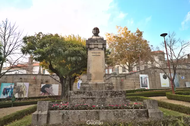 Busto Dr. Francisco dos Prazeres (foto de 2020)