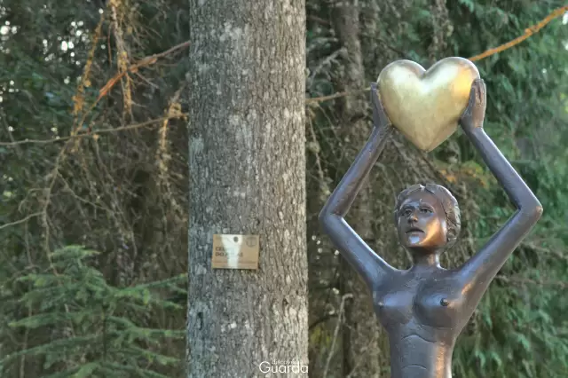 Parque Municipal - Estátua "Guarda no Coração" (foto de 2018)