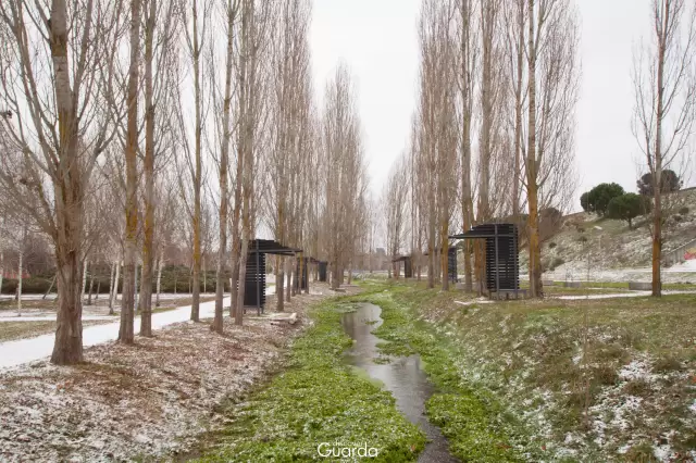 Parque Urbano do Rio Diz - Rio Diz em dia de neve (foto de 2021)