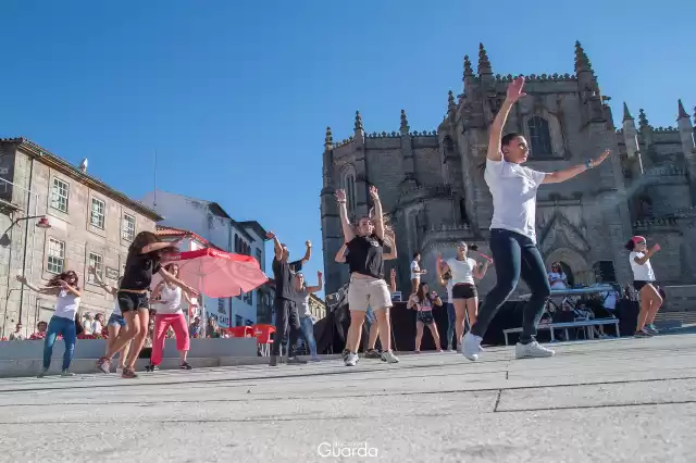Praça Luís de Camões - Demonstração de dança no evento, The long Weekend (foto de 2015)