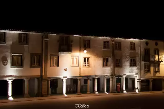 Praça Luís de Camões - Vista noturna para os "Balcões" (foto de 2012)