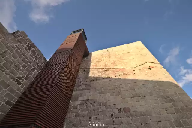 Torre dos Ferreiros - Pormenor do elevador, criado aquando da remodelação de 2020 (foto de 2021)