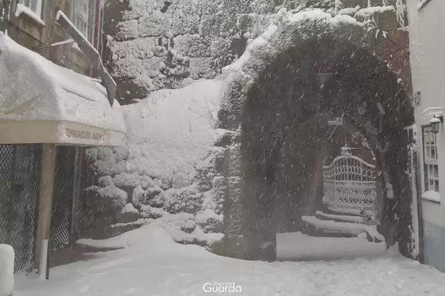 Torre dos Ferreiros - Entrada pela Rua da Torre em dia de neve (foto de 2020)